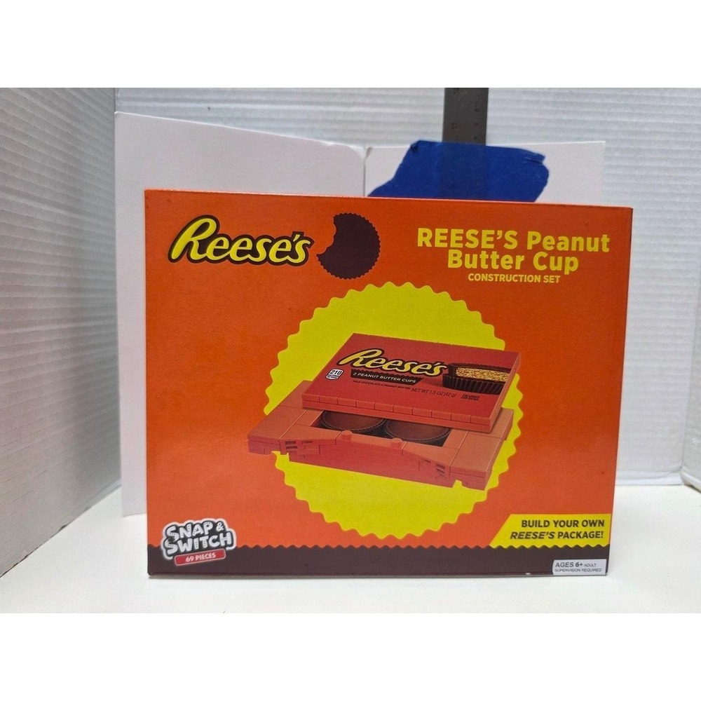 Reese's Peanut Butter Cup Snap & Switch Construction Set building block kit